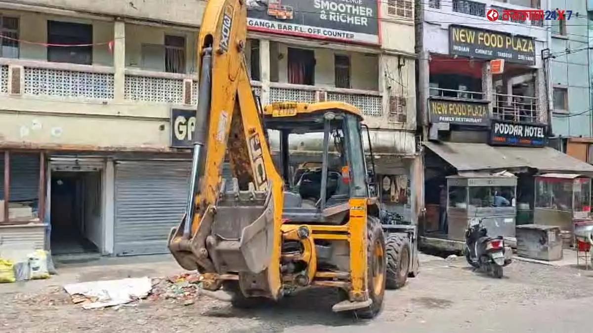 সিলিগুড়িতে সরকারি জমিতে 'অনুপ্রবেশ' অভিযোগ, বুলডোজারের মুখে মাল্লাগুড়ির হোটেল