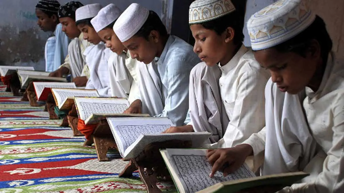 গেরুয়া রাজ্যের মাদ্রাসায় দেশবিরোধী গোষ্ঠীর ছদ্মবেশ, ইজহার উল হক গ্রেফতার