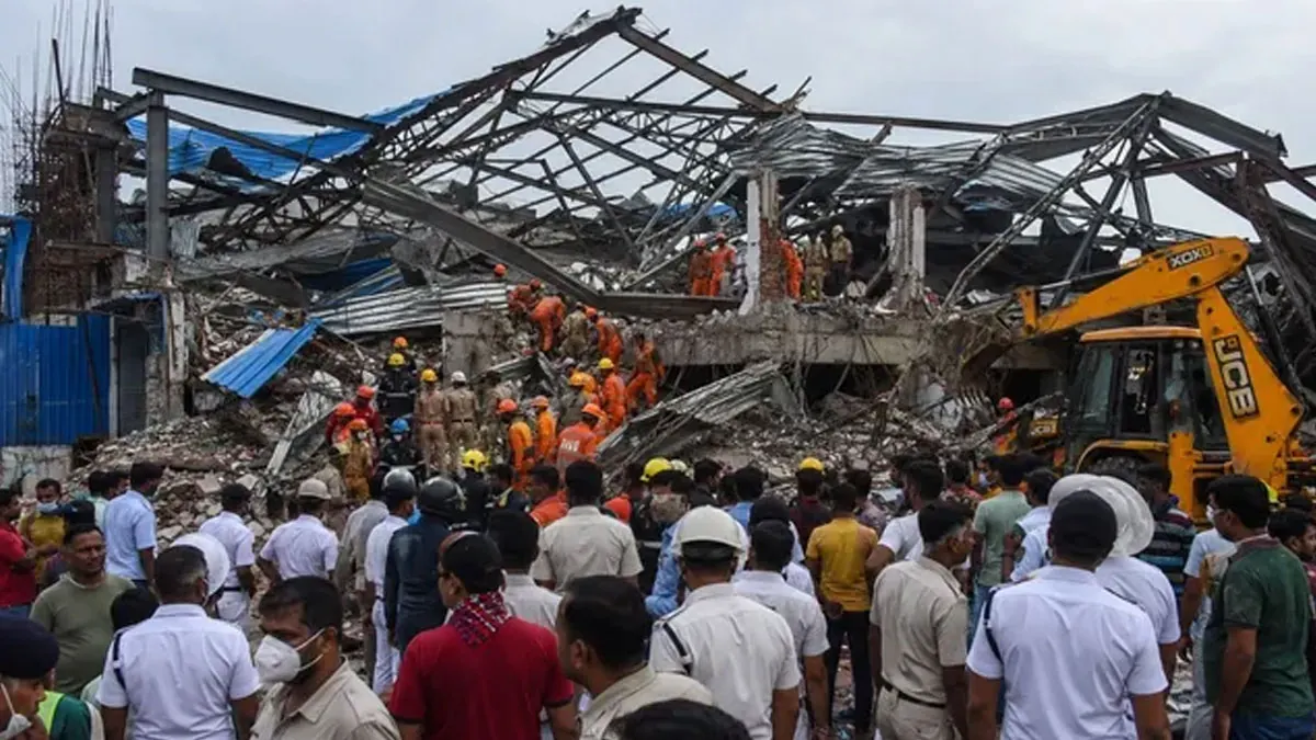তারাতলা ব্রেস ব্রিজের কাছে বেআইনি গোডাউনের ধসে পড়া—তৃণমূলের তীব্র প্রতিক্রিয়া, আসগরের নেপথ্য উন্মোচিত