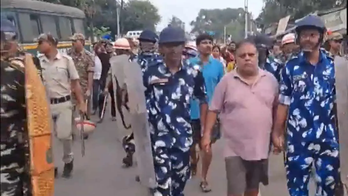 লুকোচুরি শেষ! কর্ণাটক থেকে ধৃত তৃণমূলের রমেন্দুকে বারমুডা প্যারেড পুলিশের