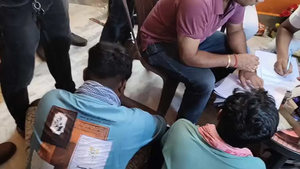 শিলিগুড়িতে বড় অভিযান, পুলিশের হাতে বিপুল ব্রাউন সুগার-কফ সিরাপ