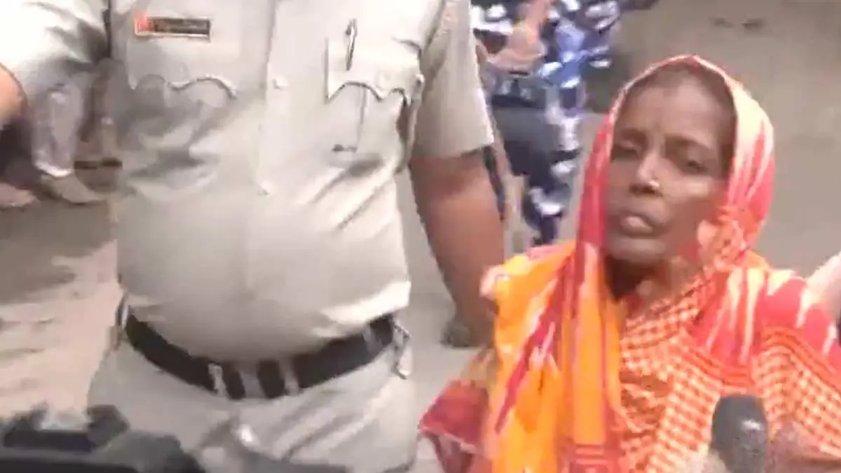 মৃতদেহ নিতে হাসপাতালে প্রভাসের মা‑স্ত্রী
