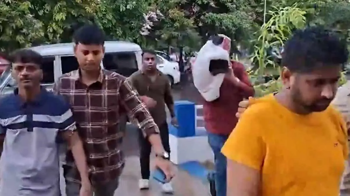 রাজারহাট বিস্ফোরণে জঙ্গি যোগ? পুলিশের জালে শামীম-শাহেনশাহ