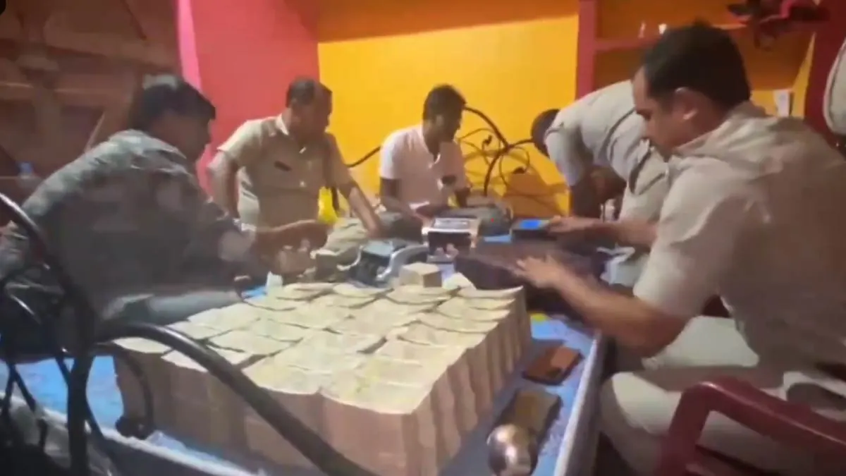 অনুব্রত ঘনিষ্ট বালি মাফিয়া টুলুর গ্রেফতারে ফের জিরো‑টলারেন্সের বার্তা পুলিশমন্ত্রী শুভেন্দুর