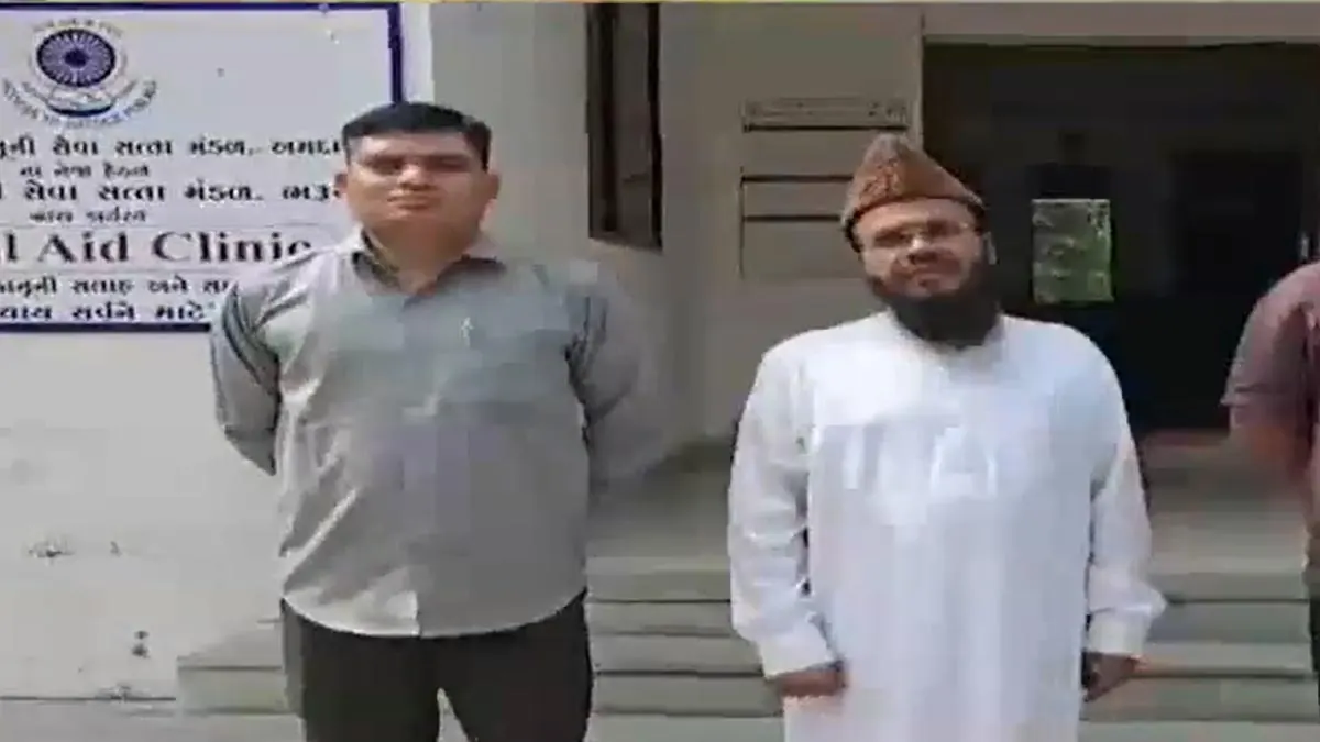 গুজরাটে মাদ্রাসার মুফতি গ্রেফতার, ধর্ষণ ও গর্ভপাতের অভিযোগ