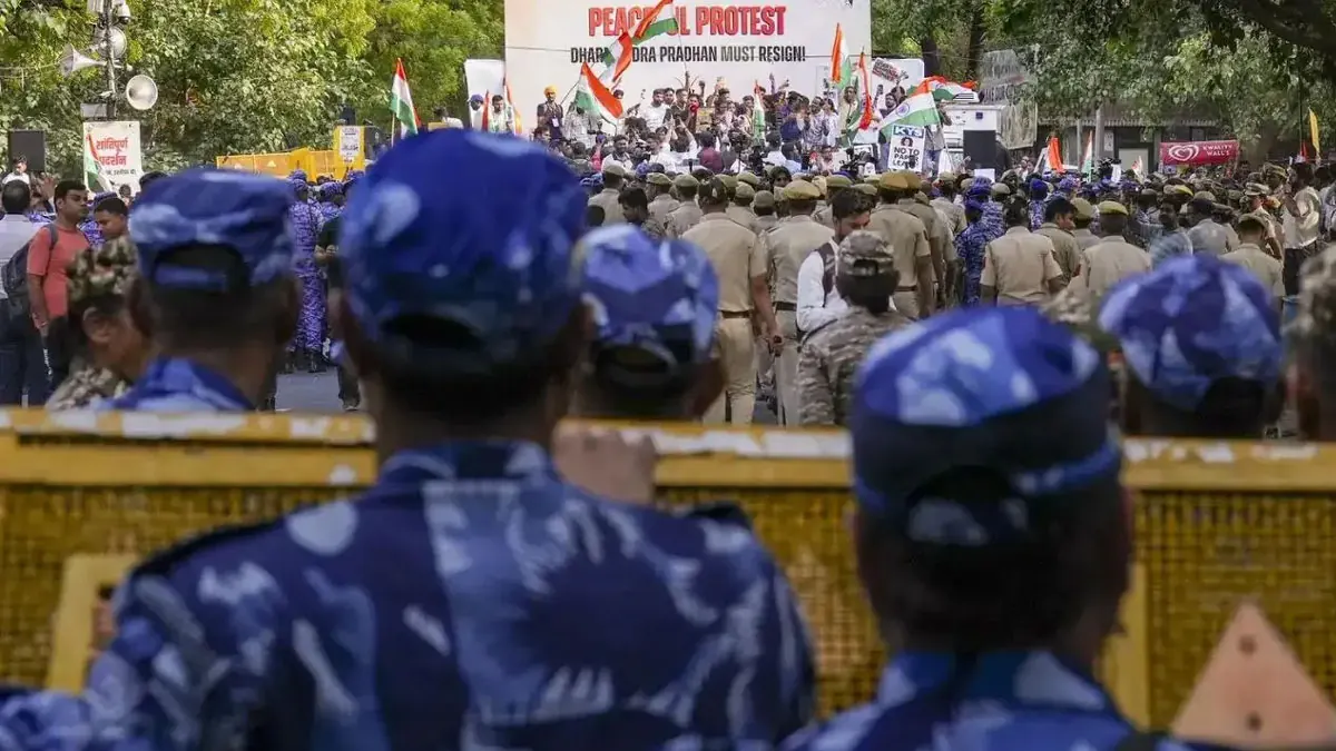 যন্তর মন্তরে পেট্রল বোমা হামলার ছক! পাক-মদতপুষ্ট ISI মডিউল ফাঁস, ধৃত ৯