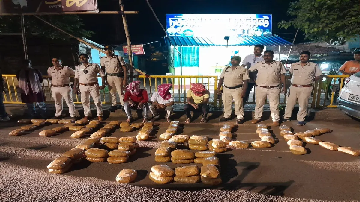 মাদক পাচারের বড় রমরমা রুখল পুলিশ, পূর্ব মেদিনীপুরে দুই গাড়ি থেকে উদ্ধার ৯৯ কেজি গাঁজা, ধৃত ৩