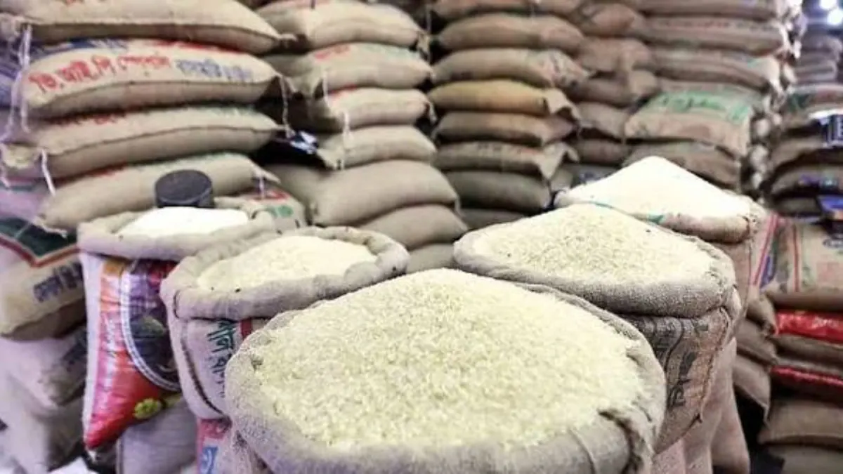 সরকারি লোগো লাগানো ৪০ বস্তা চাল উদ্ধার, শান্তিপুরে চাঞ্চল্য, তদন্তে পুলিশ