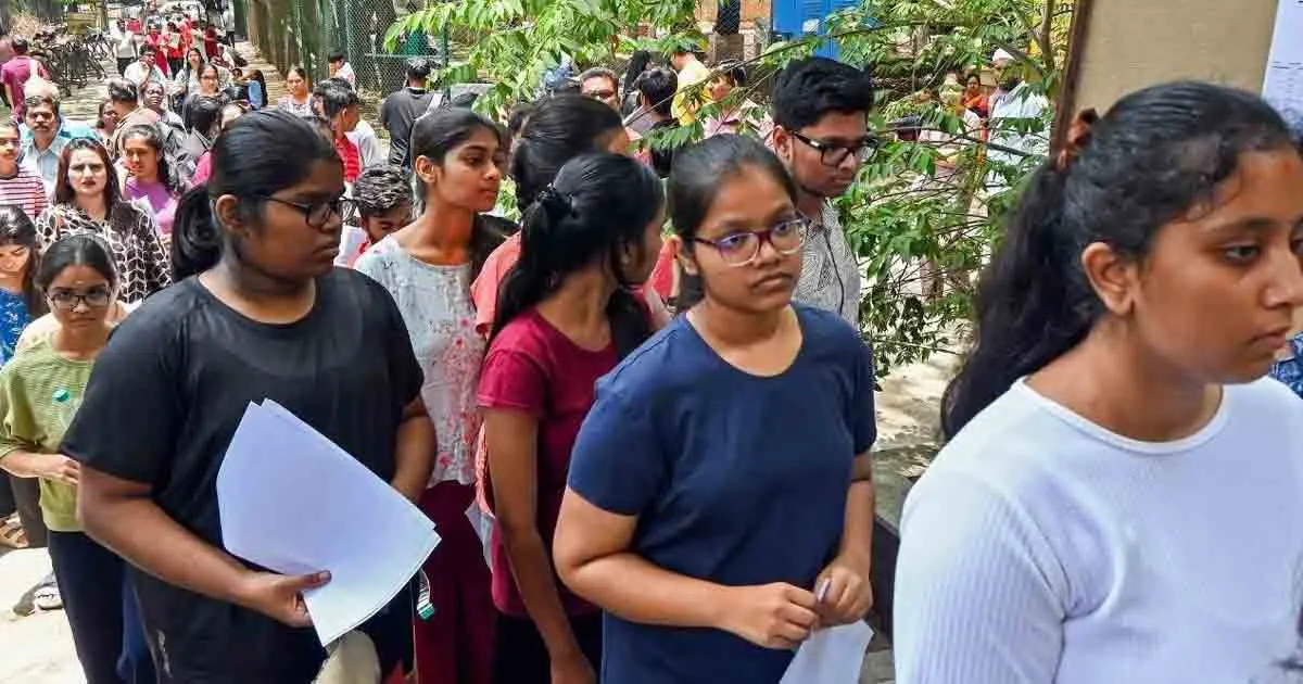 চাকরির পরীক্ষার প্রস্তুতি নিচ্ছেন? মেধাবী পরীক্ষার্থীদের জন্য এককালীন ৩০ হাজার টাকা দেবে সরকার