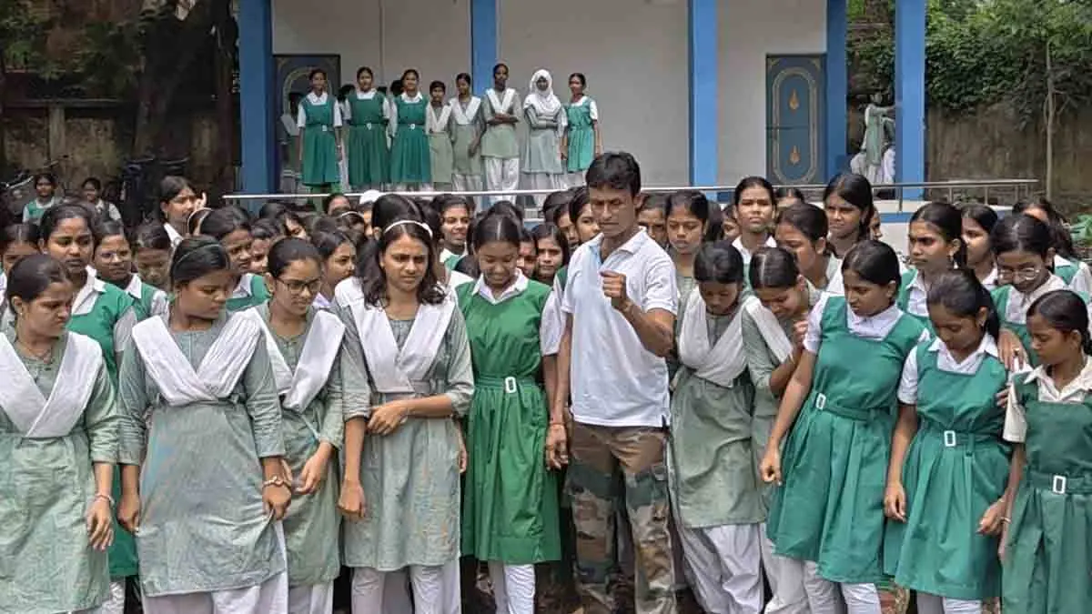 মিশন অনন্যা: ৭০ হাজার মেয়ের আত্মরক্ষার প্রশিক্ষণ, বীরভূমের পুলিশ কনস্টেবলের নজির