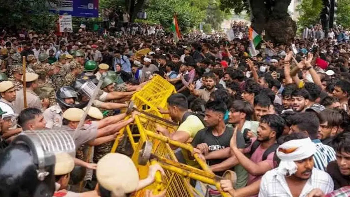 প্রধানের পদত্যাগের পর জট কাটল, নিট কাণ্ডে বাকি দাবিগুলি কী?