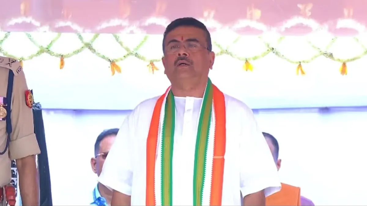 দ্বাদশ শ্রেণি পর্যন্ত মোবাইল নিষিদ্ধ হতে পারে রাজ্যে? শিক্ষক দিবসের মঞ্চ থেকে বড় ইঙ্গিত শুভেন্দুর