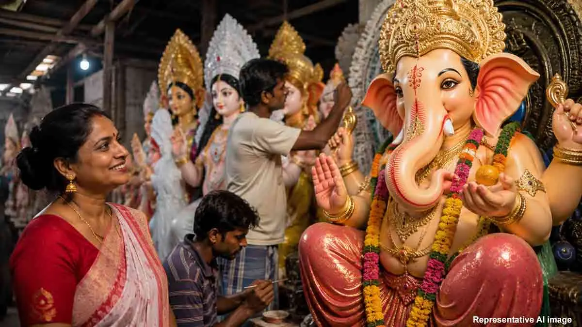 কুমোরটুলিতে গণেশ প্রতিমার অর্ডার বুম, উৎসব মরশুমে শিল্পীদের নতুন স্বপ্ন