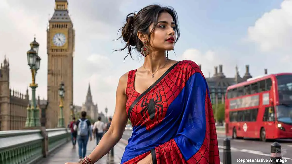 শাড়িতে স্পাইডার ম্যান! ভাইরাল হয়েছে ‘স্পাইডার শাড়ি’