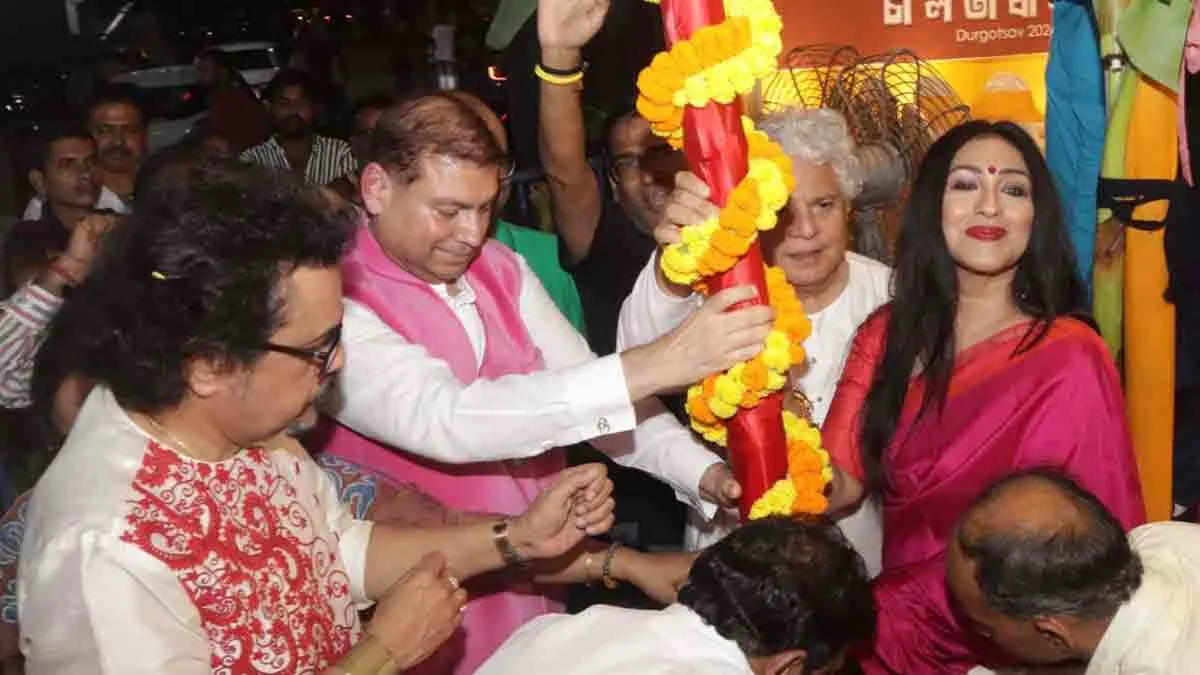 খুঁটি পুজোয় শুরু ৮৪ বছরের ঐতিহ্য, চালতাবাগান দুর্গাপুজোয় তারকার মেলা