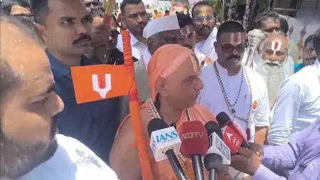 ** নাসিকে লাভ জিহাদ রুখতে ‘ঘর‑ওয়াপসি’ কর্মসূচি; হিন্দু ধর্মে ফিরে এলো ১.৫৬ লক্ষ পরিবার