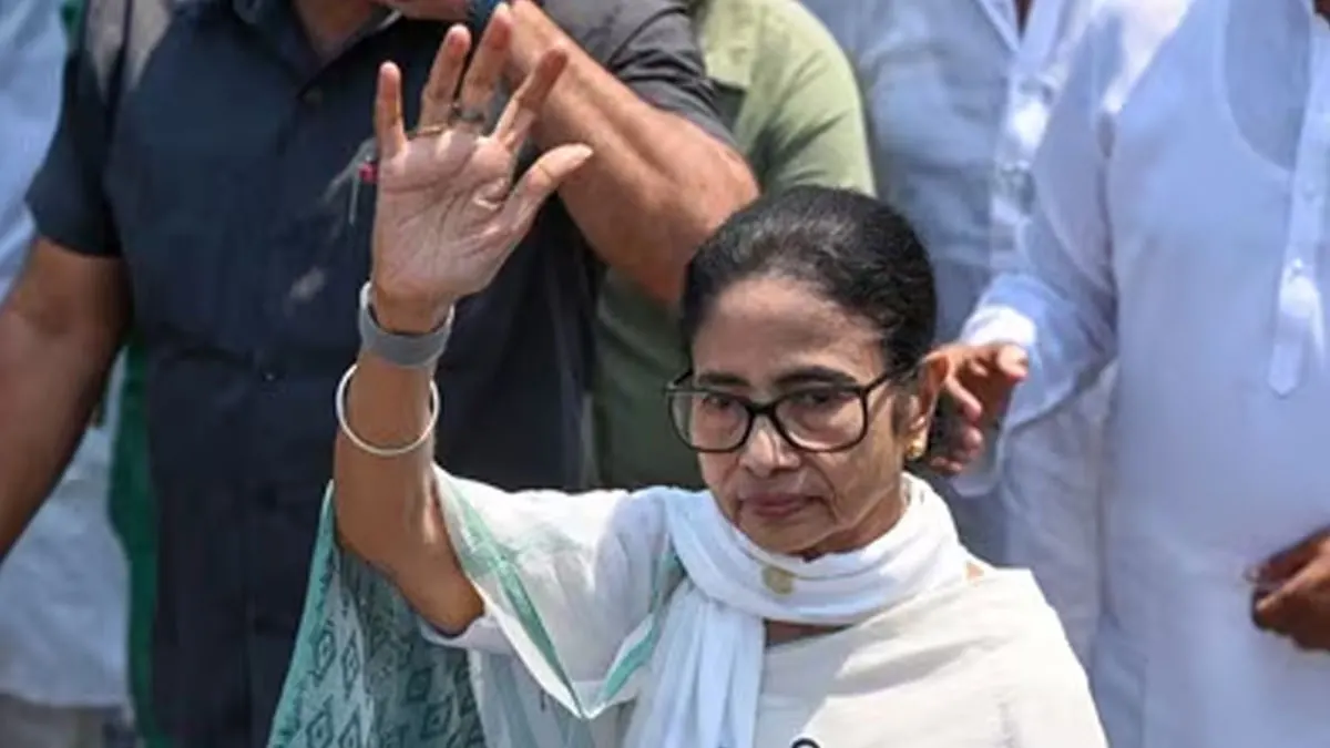 ** হঠাৎ হাই কোর্টে মমতা, সঙ্গে কুণাল ও দোলা সেন