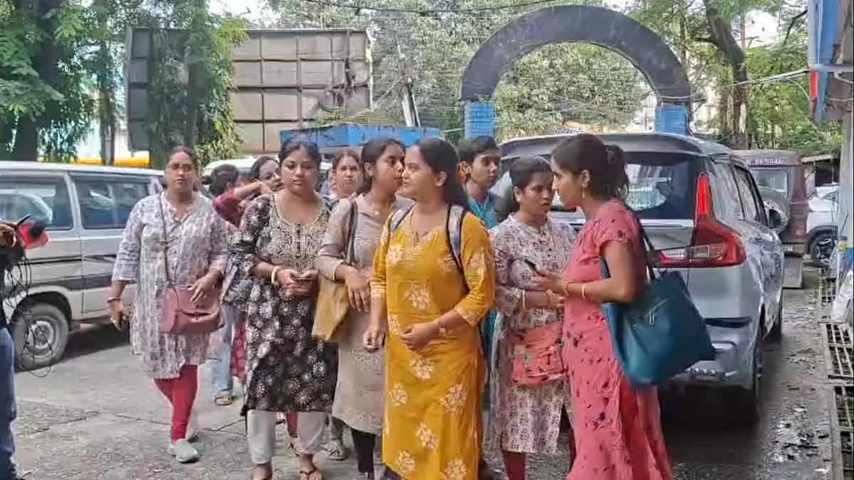 ** আশাদের ভাতা বাড়লেও NUHM কর্মীরা বঞ্চিত, রাজ্যজুড়ে পেন‑ডাউন আন্দোলন