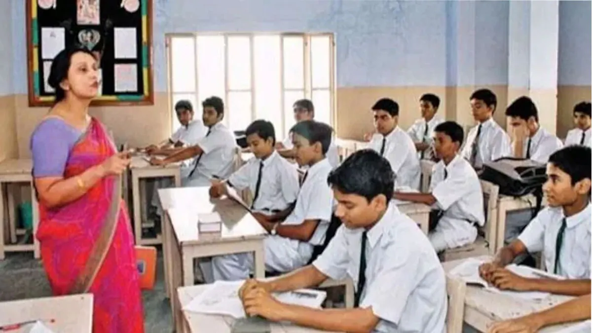 শিক্ষক মহলে খুশির হাওয়া, বেতন বৃদ্ধির ঘোষণা বিধানসভায়