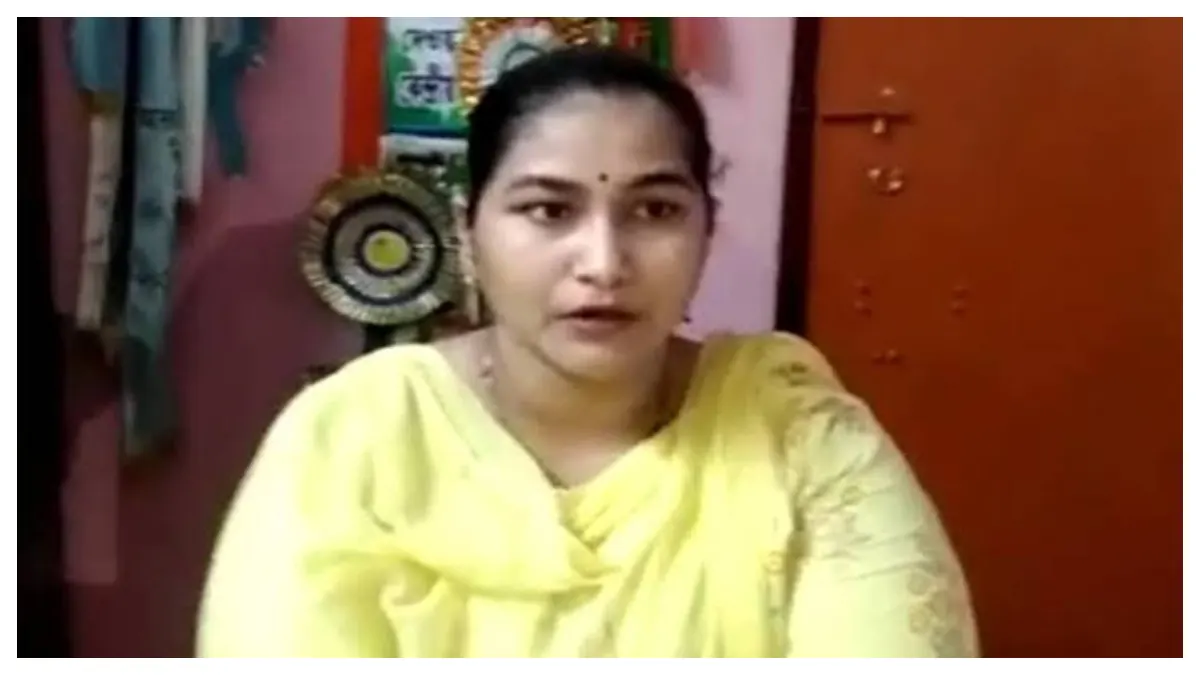 ** স্বামীর গ্রেপ্তারির পর পুলিশের কাজে বাধা, আইনি জটিলতায় জড়ালেন অপরূপা পোদ্দার