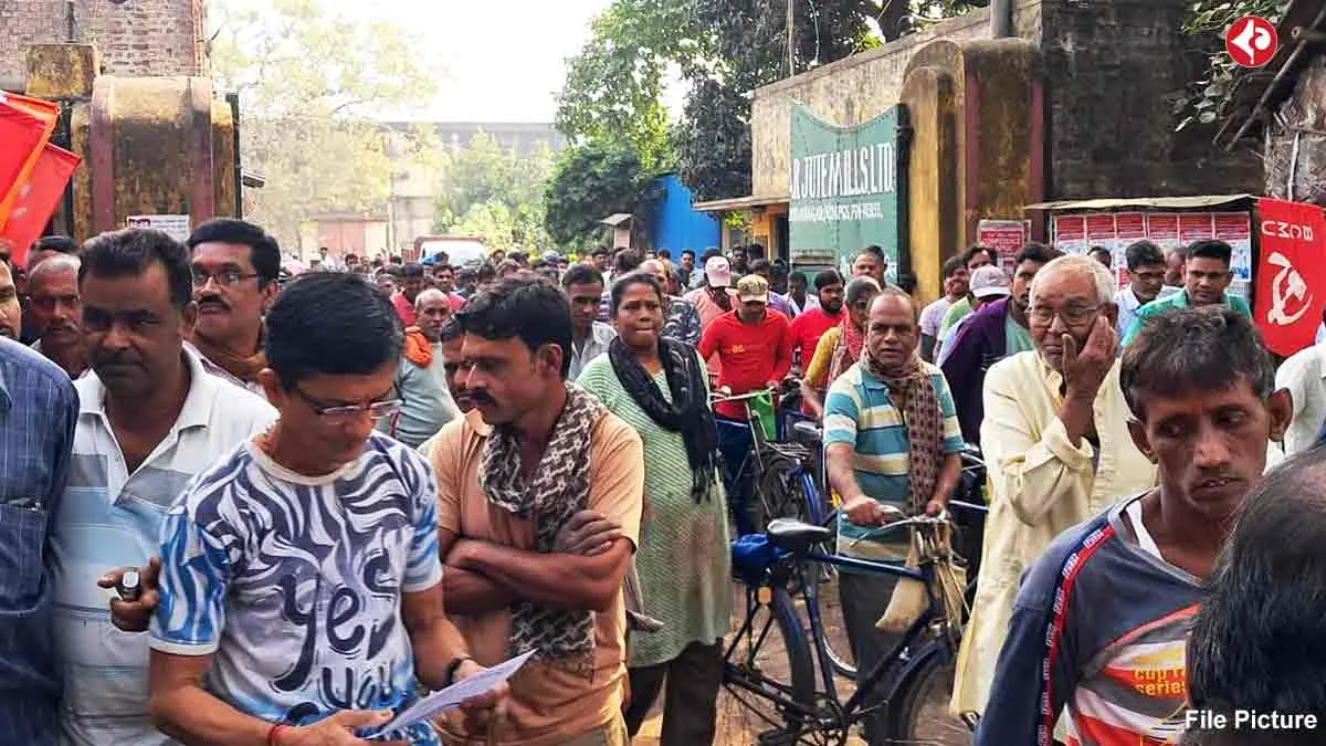 ** নোয়াপাড়ার গৌরীশঙ্কর জুটমিলে উৎপাদন বন্ধ, হাজারো শ্রমিক অনিশ্চয়তায়