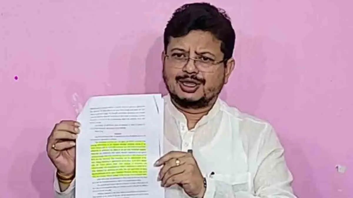 ** ‘বৈধ তৃণমূল আমরাই’ — অদালতের নির্দেশনামা হাতে ঋতব্রত বানার্জির দাবি তৃণমূল শিবিরে নতুন উত্তেজনা
