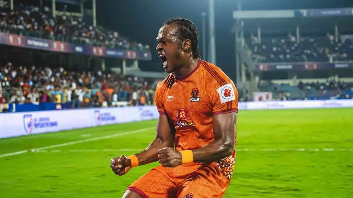 ** ইস্টবেঙ্গল বড় চমক! ISL‑এর ৭ গোলকর্তা এনসুংগুসি এফিয়ং লাল‑হলুদের নিলমোহন