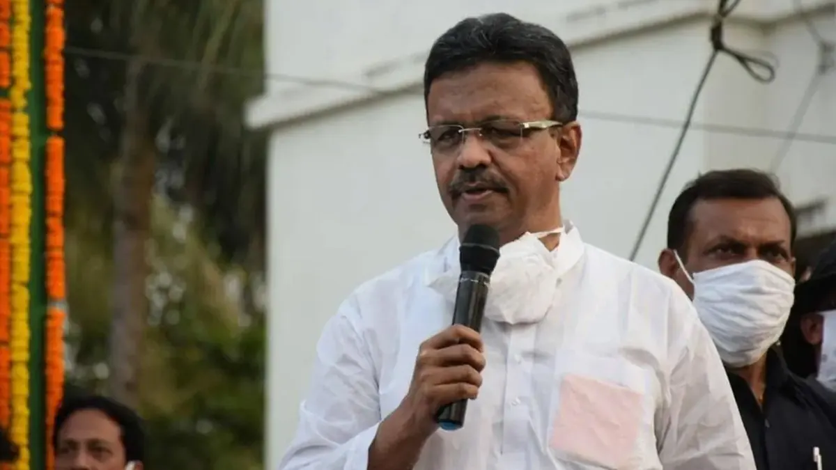 ** ‘রক্ত না ভক্ত, কে বেশি আপন?’ বিস্ফোরক মন্তব্য ফিরহাদের