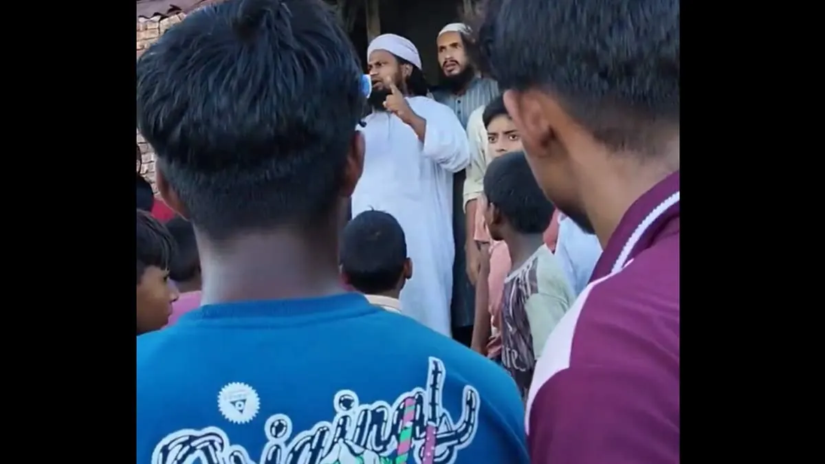 ** প্রত্যেককে দিপু দাসের মত অবস্থা করা হবে! নেত্রকনায় ইমামের মন্তব্যে হিন্দু সমাজে আতঙ্কের ঢেউ