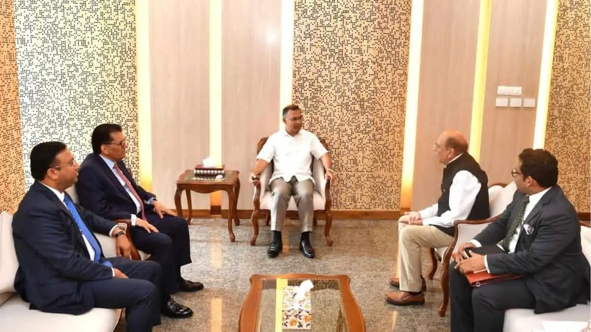 ** নজরে BRICS সম্মেলন! ভারতে আমন্ত্রণ জানাতে হাইকমিশনার দীনেশ ত্রিবেদী ও প্রধানমন্ত্রী তারেকের বৈঠক