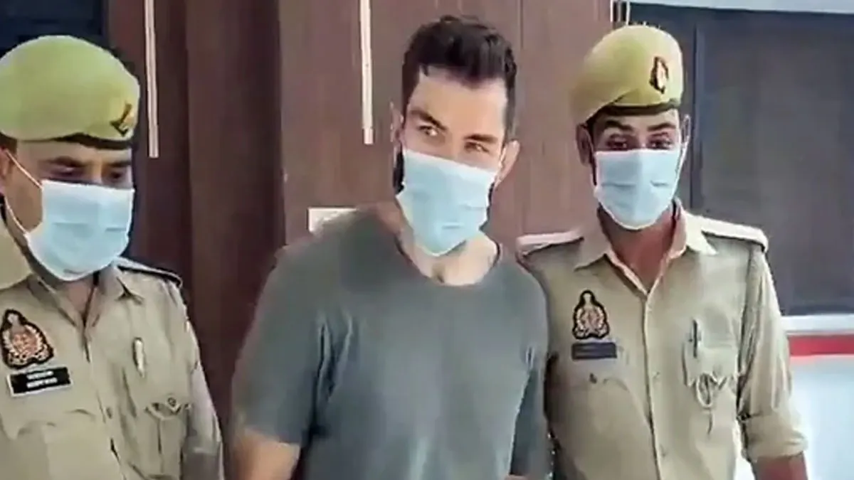 নেপাল সীমান্তে ধৃত মার্কিন নাগরিক, ব্যাগে চীনা পাসপোর্টের চিহ্ন: গোপন রহস্যের ইঙ্গিত