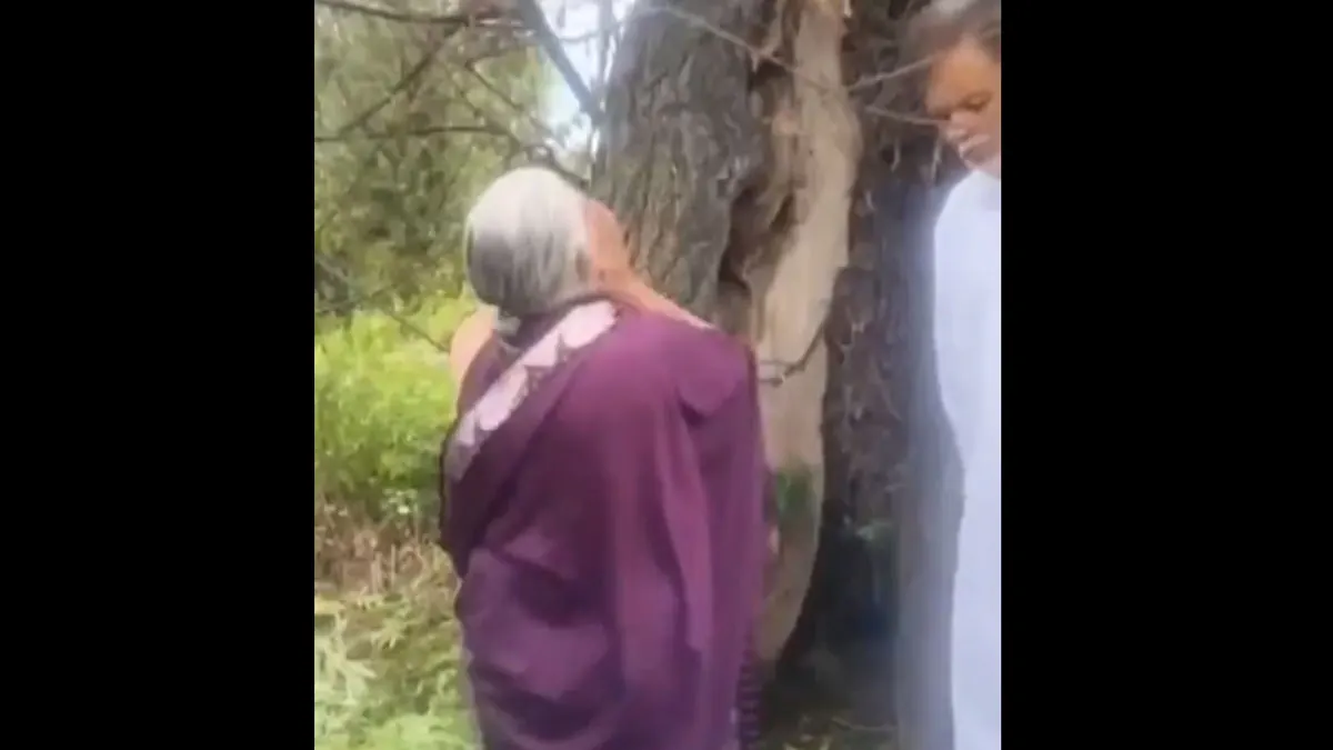 ৩৬ বছর পর কাশ্মীরি পণ্ডিতের ভিটে ফিরে এলেন বৃদ্ধা, অভিশাপ কাটিয়ে