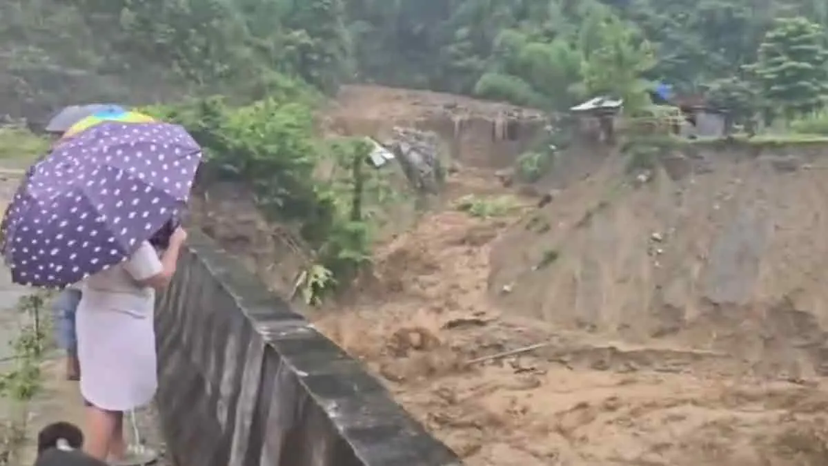 মেঘভাঙা বৃষ্টির তাণ্ডবে আচমকা বন্যায় বিধ্বস্ত অরুণাচল