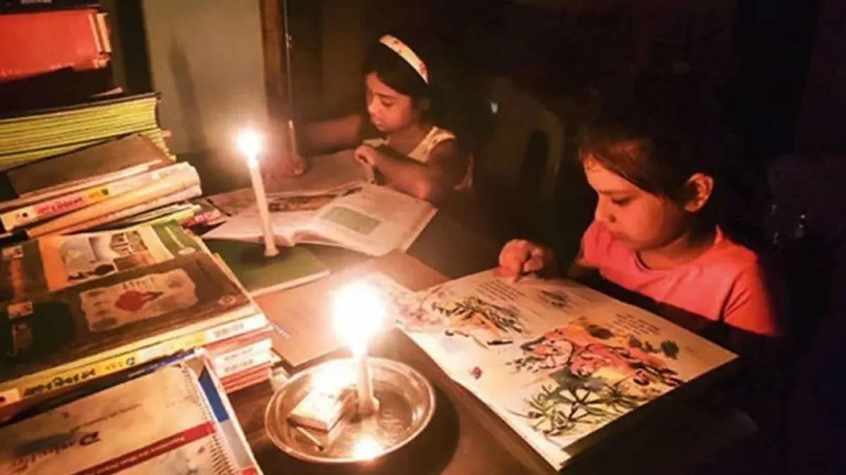 তীব্র বিদ্যুৎ সঙ্কটে নাজেহাল বাংলাদেশ, কেন এই পরিস্থিতি?