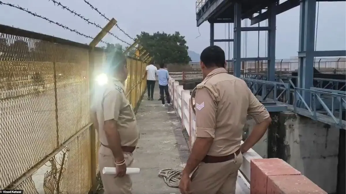 যমুনার স্রোতে তলিয়ে গেলেন স্পেশাল ফোর্সের দুই জওয়ান, মোটরবোটের যান্ত্রিক ত্রুটিতে ভয়াবহ দুর্ঘটনা