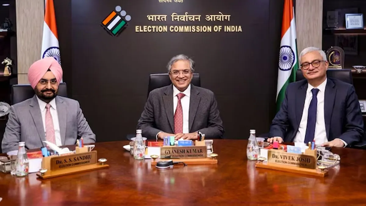 নির্বাচন কমিশনের অন্দরে চরম সংঘাত, ক্যাবিনেট সচিবের দ্বারস্থ প্রধান নির্বাচন কমিশনার