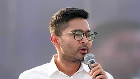 কলকাতা বিমানবন্দরে অভিষেককে ঘিরে ‘চোর’ স্লোগান