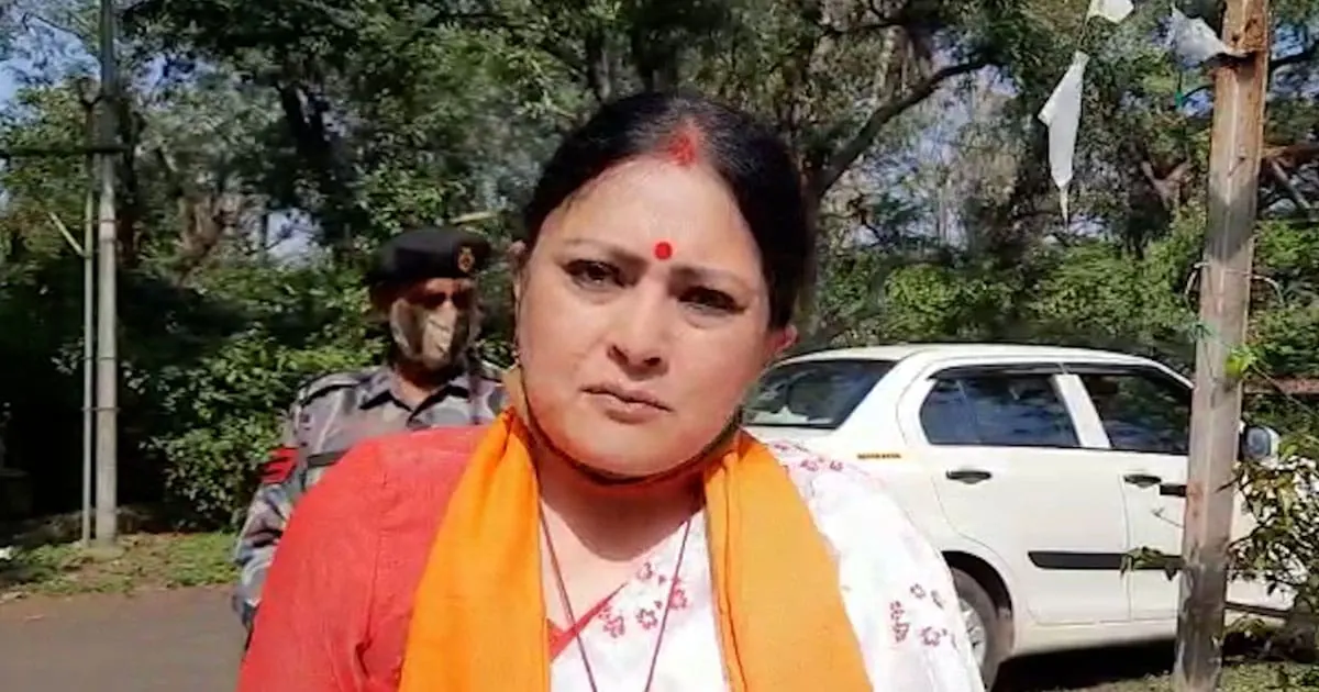 গড়িয়াহাট বাজারে অগ্নিমিত্রা পালের সকালের সফর; ফুটপাত দখল দেখে মন্ত্রী রেগে গেছেন