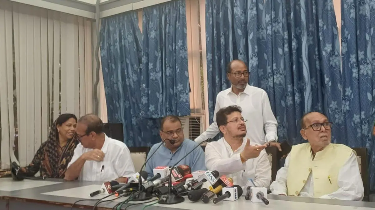 হুইপ না কৌশল? নিউটাউনের হোটেলে কাউন্সিলরদের সঙ্গে তৎপর ঋতব্রত শিবির