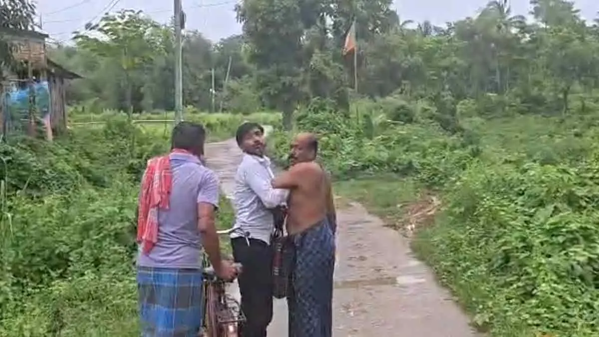 কাটমানির অভিযোগে TMC উপপ্রধানকে ঘিরে বিক্ষোভ