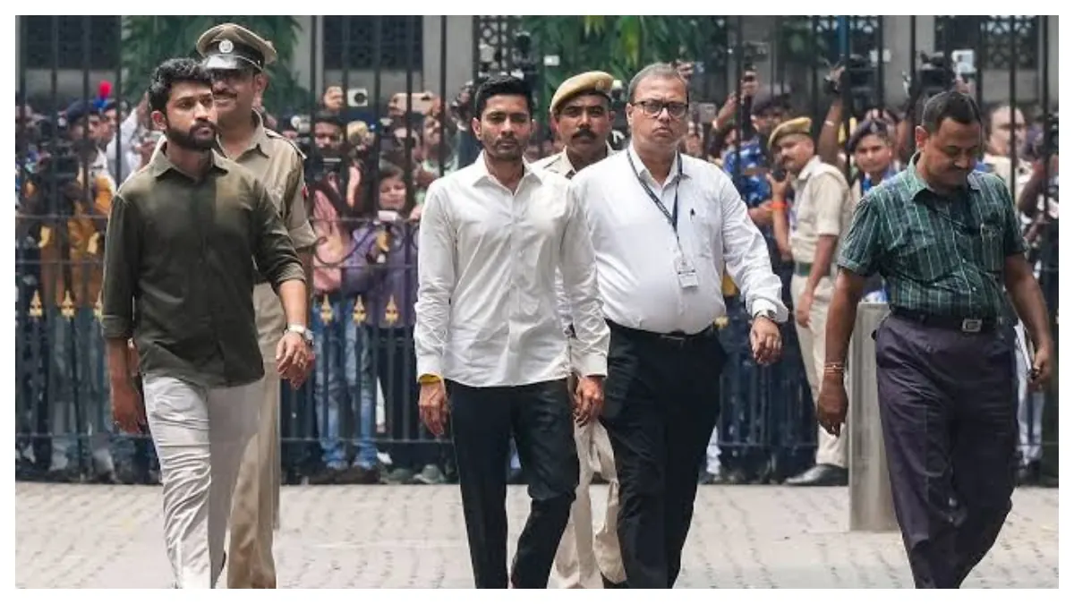 গাড়িতে ঝুলে নিরাপত্তারক্ষীরা—কালীঘাটে অভিষেক বন্দ্যোপাধ্যায়ের বিরুদ্ধে অভিযোগ