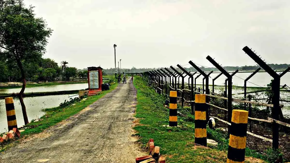 দীর্ঘদিনের আইনি জটিলতা কাটিয়ে রাজগঞ্জে বিএসএফ‑এর হাতে ৩১২ মিটার সীমান্ত জমি হস্তান্তর