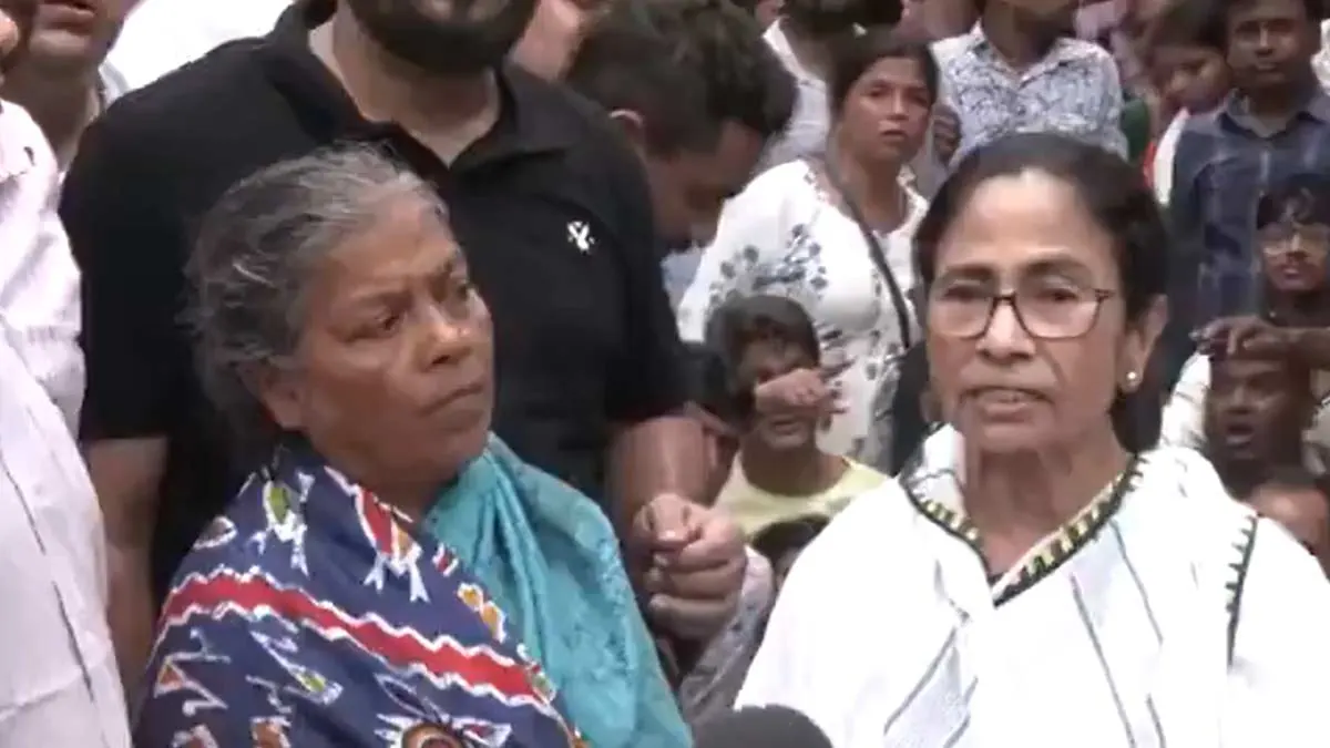 মমতার অভিযোগ, ‘রামের নাম টাকা লুট করছে বিজেপি!’
