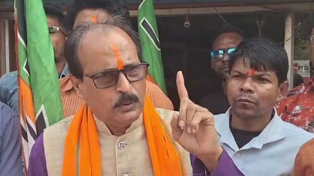 ‘খুনিদের সঙ্গে বসে চা খাব না’, জেলা প্রশাসনের বৈঠক ছেড়ে ওয়াকআউট বিজেপি বিধায়কের
