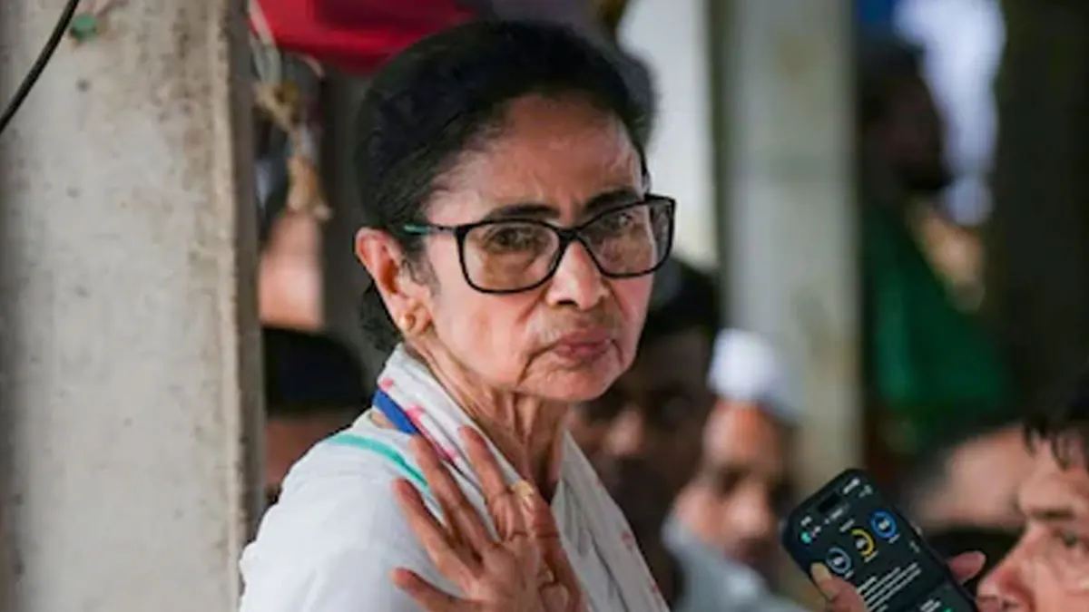বালিশ প্রসঙ্গে ঋত-শিবিরকে খোঁচা মমতার, বিক্ষুব্ধদের উদ্দেশে তোপ