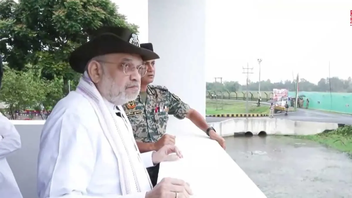 চিন‑বাংলাদেশের উস্কানি অব্যাহত! শিলিগুড়িতে সীমান্তের কাজ খতিয়ে দেখলেন অমিত শাহ