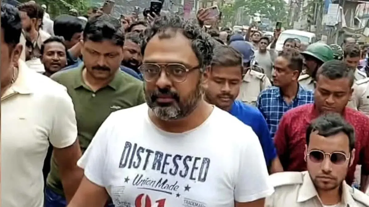 পুলিশের ঘেরাটোপে জলহাটিতে তীর্থঙ্কর ঘোষ, দেখামাত্রই ‘চোর’ স্লোগান উঠল