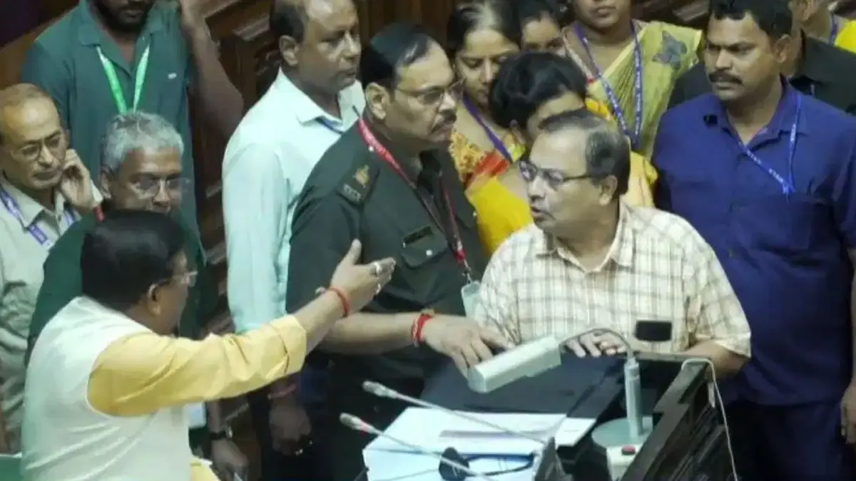 অগ্নিগর্ভ বিধানসভা: কুণাল ঘোষের প্রতিবাদে উত্তপ্ত পরিস্থিতি
