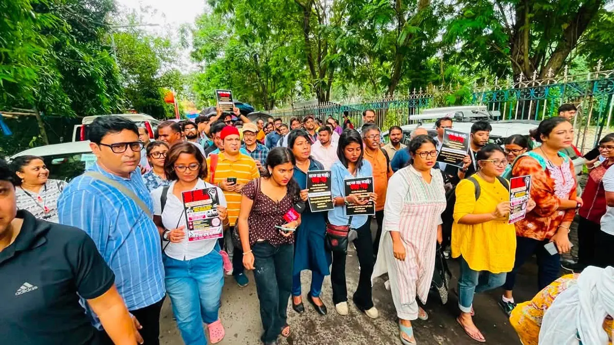 বিক্ষোভের কভারেজে হামলা: কলকাতায় তীব্র প্রতিবাদ সাংবাদিকদের