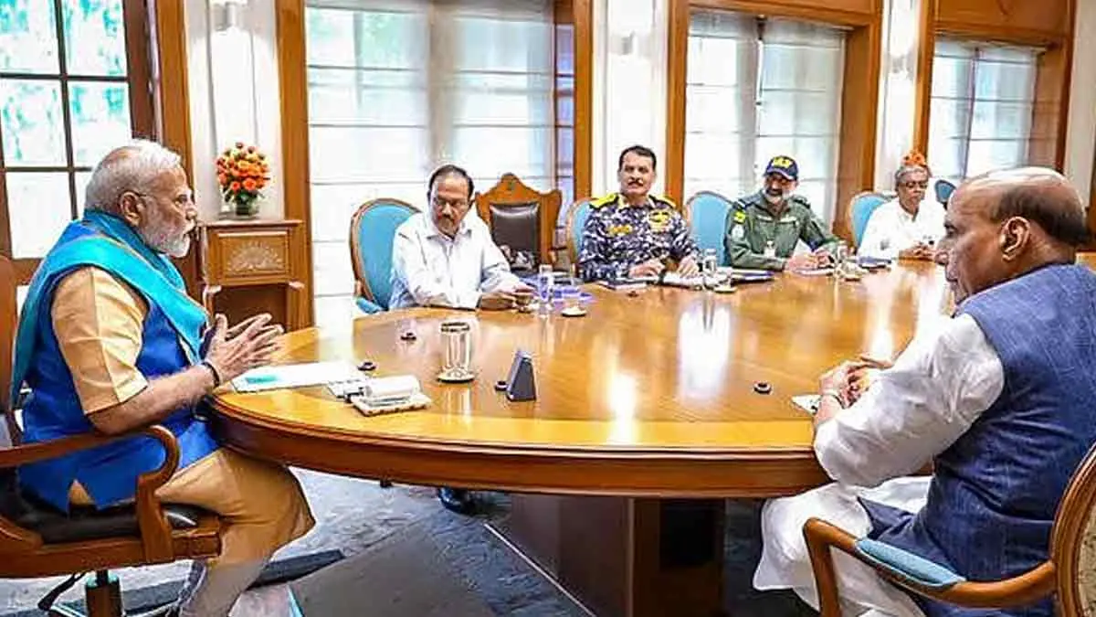 পশ্চিম এশিয়ার উত্তপ্ত পরিস্থিতিতে ভারতীয় নাবিকদের নিরাপত্তা নিয়ে বিশেষ বৈঠক মোদীর